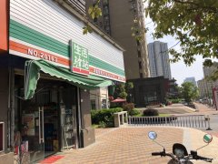 高新区君悦湖小区门口第1家商铺便利店转让