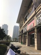 卫东站地铁口美容店，设备齐全接手即可营业，无转让费