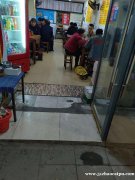 东湖区八一广场旁有一旺铺对外低价转让