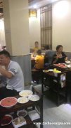 正荣大湖之都小区门口餐饮店转让，当前盈利中