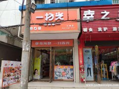 小区门口品牌零食店，对外出租无转让费