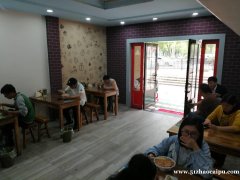 高新区高校旁餐饮店对外转让，日营业2500