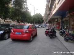 南昌县十字路口便利店转让，日营业4000，可空转