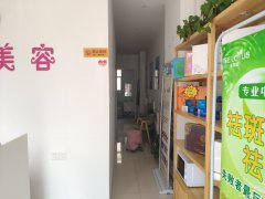 小区门口美容店，月纯收入20000元