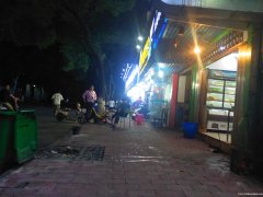 小区门口餐饮店对外转让，日营业3000元可空转