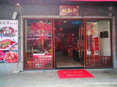 绳金塔美食街餐饮店转让，日营业8000，无转让费