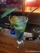中医药大学两万师生，后街唯一1家酒吧转让日营业额5千