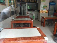 东湖区樟树林一家位置显眼餐饮店转让，日营业2000