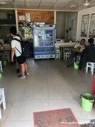 绿地外滩公馆十字路口一家餐饮店对外低 价转让