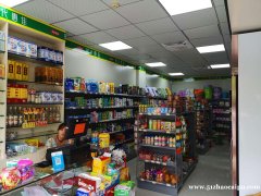 西湖区澳利雅苑小区旁便利店转让，日营业额5000，可空转