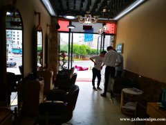 红谷世纪花园绿茵路地铁站4号口旁美发店转让，月营4万