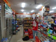 绿地悦城F区店面转让，双门头全景玻璃
