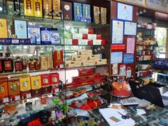 绿地悦城F区店面转让，双门头全景玻璃