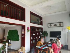 朝阳洲第三医院正对面美容店转让，可空转，适合各行业
