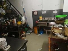 华东交通大学理工学院旁有一餐饮店对外转让