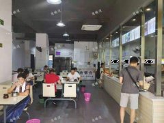 信息大厦楼下餐饮店转让，周边小区入住率高，可空转