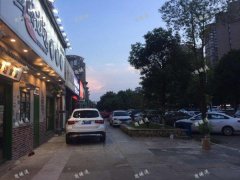 名门世家小区门口烟酒店转让，日营业额5000，急转