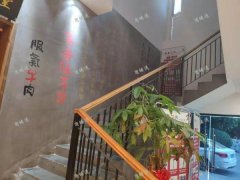 绿地中央广场旁餐饮店转让，日营业额8000，低价急转