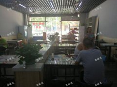 恒泰名苑小区旁餐饮店转让，日营业额10000，可空转