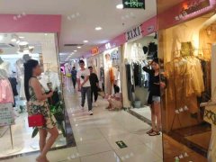 八一馆站中山路动壹基地负一楼服装店转让，日营业额2500