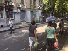 人民公园路口第一家带会员理发店转让，可空转