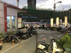 高新大道地铁口空铺转让，适合各行业，楼上有大型娱乐场所