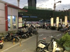 高新大道地铁口空铺转让，适合各行业，楼上有大型娱乐场所