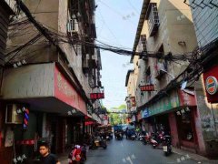 南昌大学对面，小区门口旺铺，空店转让