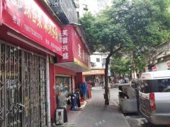 羊子巷餐饮店转让，附近多小区，人员稳定，急转直降2万