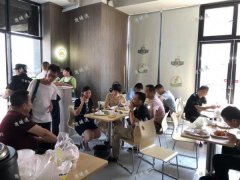 南京东路餐饮店转让，日营业额5000，新装修