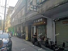 东湖区文教路有一餐饮店转让，二楼可住宿可包厢，可招租