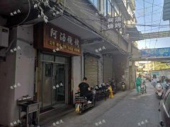 东湖区文教路有一餐饮店转让，二楼可住宿可包厢，可招租