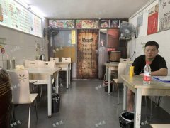 瑞颐大酒店门口餐饮店转让，日营业额3000