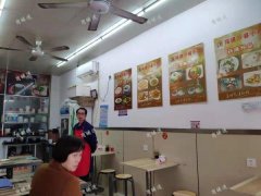 小区对面，写字楼后餐饮店转让，可空转，适合各行业