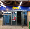 吾悦广场金街店铺，周围有学校，公寓，住宅小区包围。