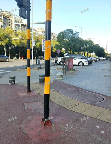 红谷滩地铁口十字路口转角店面低价出租