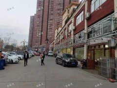 华东交大理工学院对面餐饮店转让，周围多小区，日营5千