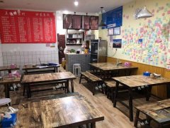 青云谱汽车机电学校对面餐饮店转让，周边多个学校宿舍