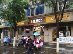 井冈山大道小区口5年老店转让，周边多所学校，公交站台