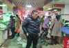 红宝石商业街，临街店面人群集中