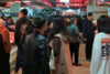 红宝石商业街，临街店面人群集中