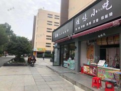 高新区江科学院宿舍楼下餐饮店转让，位置显眼，客源稳定