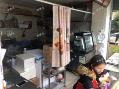 高新区江科学院宿舍楼下餐饮店转让，位置显眼，客源稳定