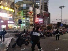 谢家村地铁口梦时代餐饮店转让，人流大消费高，可空转