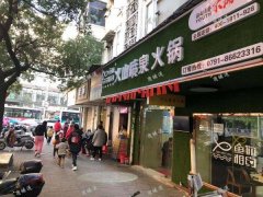 八一馆地铁站餐饮店转让，街道人流大，适合各行业