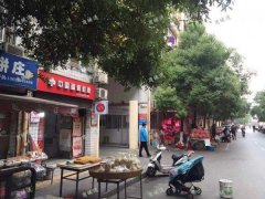 东湖区临街底商16年老店转让，可空转，适合各行业