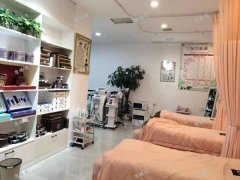 红谷滩地铁站小区底商美容店转让，小区环绕，可空转