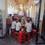 红谷滩地铁口小区底商餐饮店转让，客源稳定，日营8千