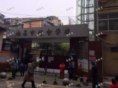 东湖区叠山路旺铺出租，周边都是小区学校写字楼等人流大