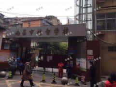 东湖区叠山路旺铺出租，周边都是小区学校写字楼等人流大